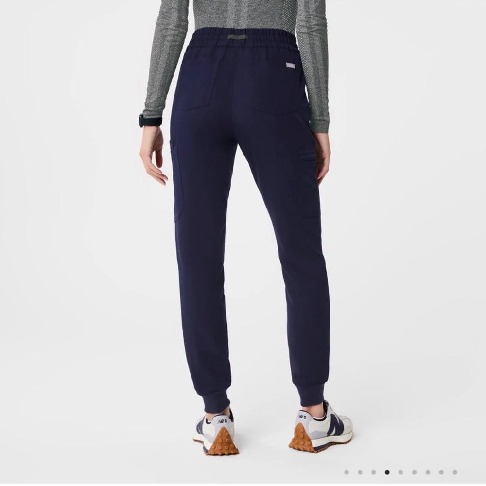 Figs Uman Relaxed Jogger Scrub Pants NWT - Picture 2 of 11